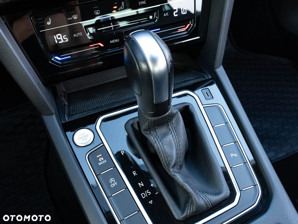 Volkswagen Passat - 37