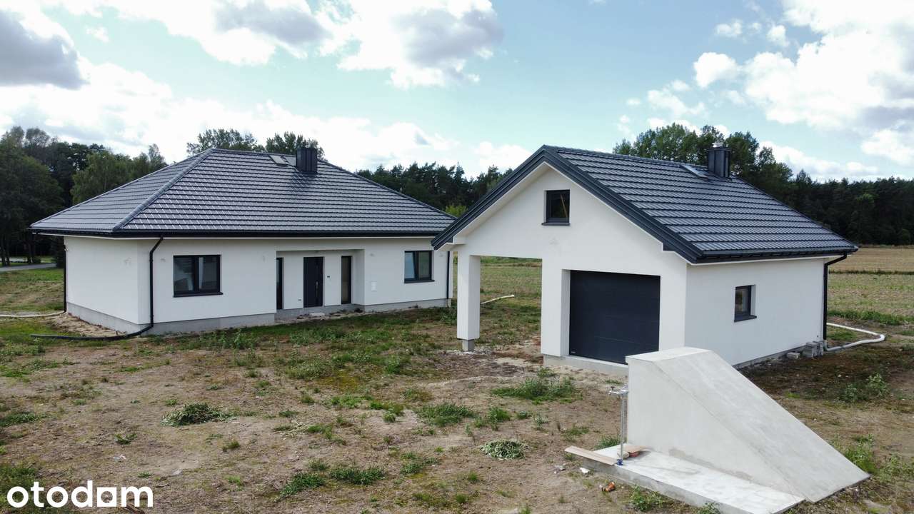 Nowoczesny dom parterowy z dużą działką i garażem