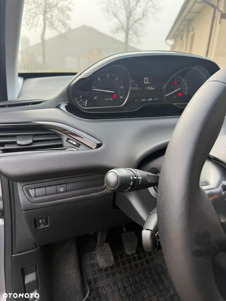 Peugeot 208 - 17