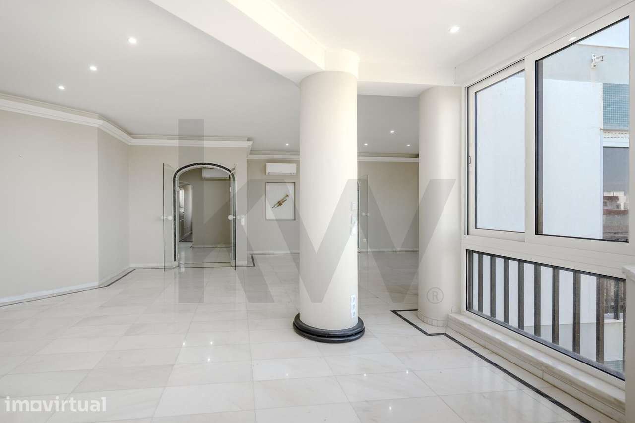 Cascais Apartamento T3 Renovado para arrendamento, Último Piso, Vista - Grande imagem: 4/39