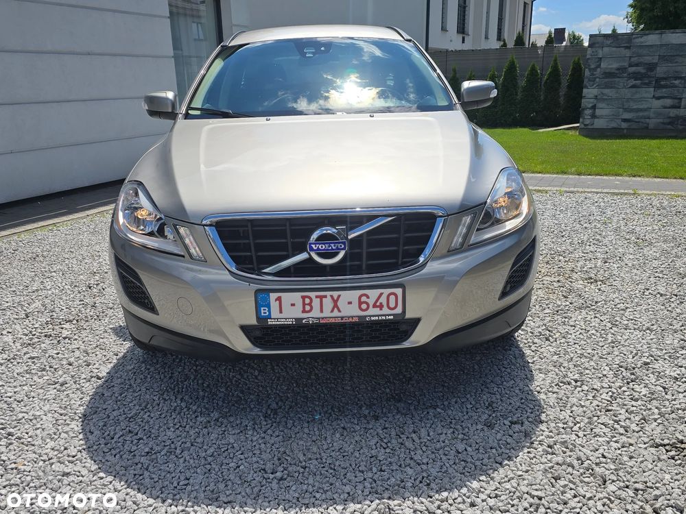 Volvo XC 60 D4 AWD R-Design Momentum - 2