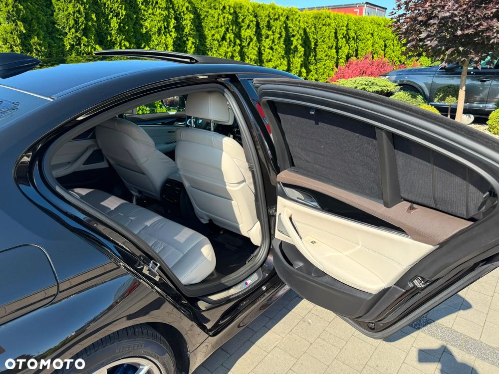 BMW Seria 5 530i Luxury Line sport - 13