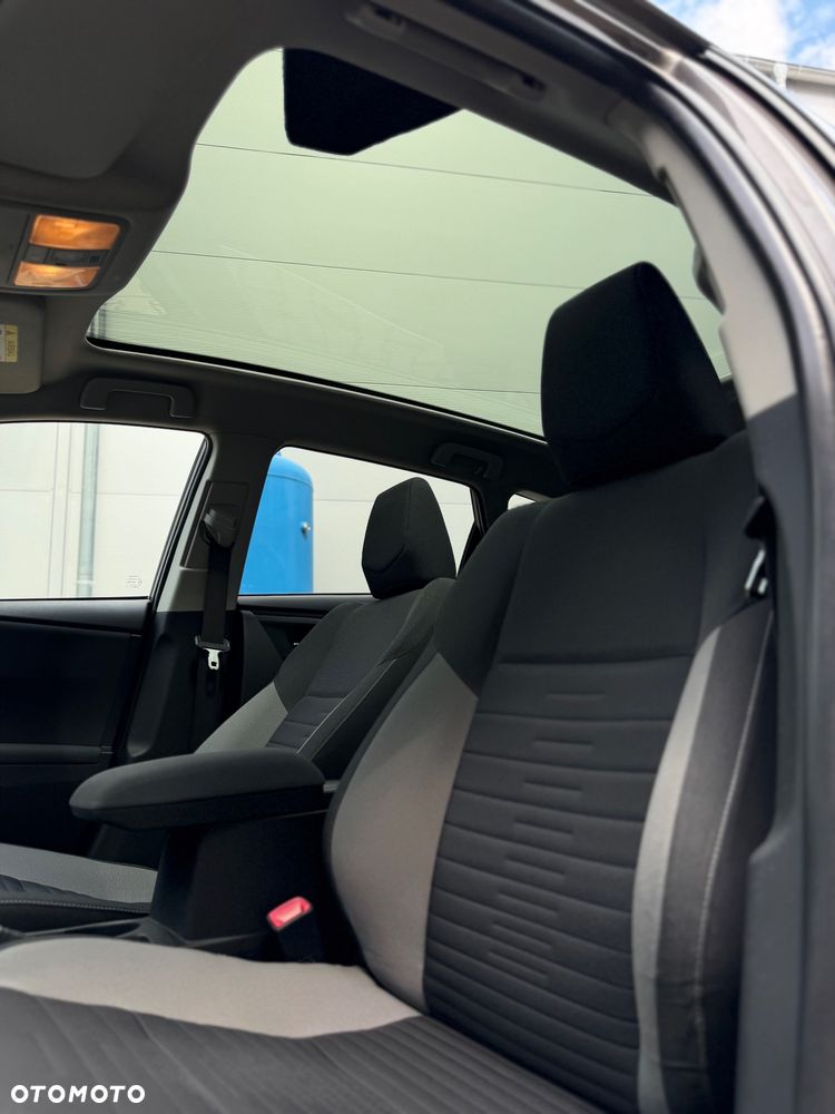 Toyota Auris 1.8 HSD Sol - 28
