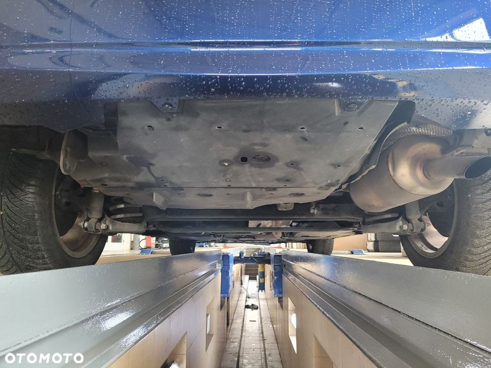 Toyota Prius+ (Hybrid) - 38