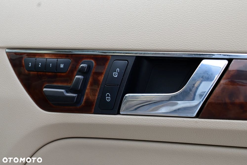 Mercedes-Benz Klasa E 350 4-Matic - 13