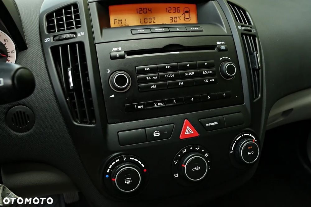 Kia Ceed 1.4 CVVT Attract - 32