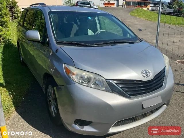 Toyota Sienna 3.5 LE AWD - 10
