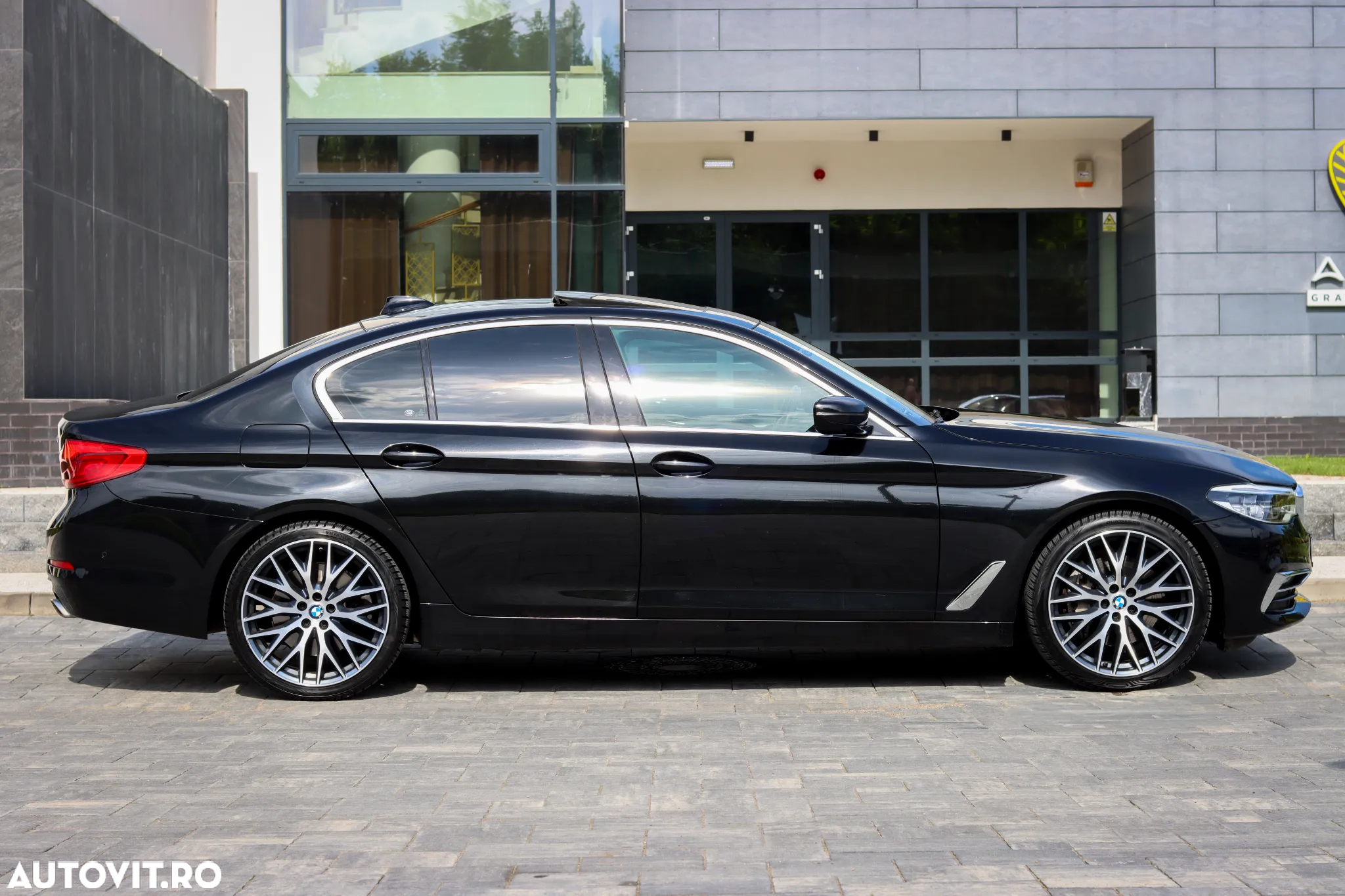 BMW Seria 5 540i xDrive AT - 15