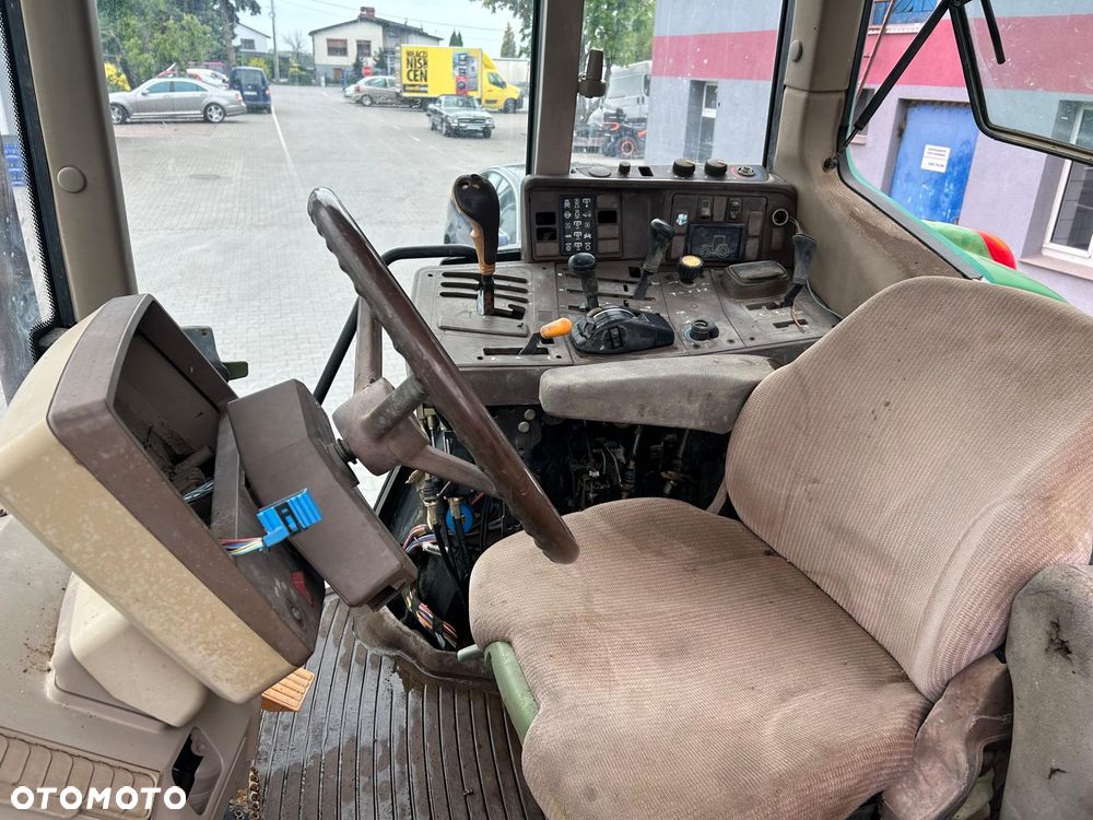 John Deere 6820 - 12