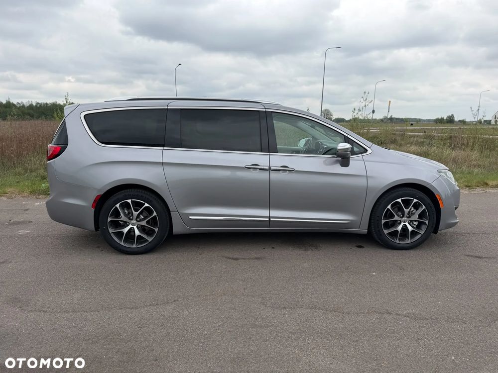 Chrysler Pacifica - 8