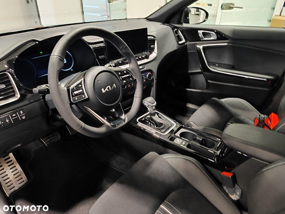 Kia XCeed - 12