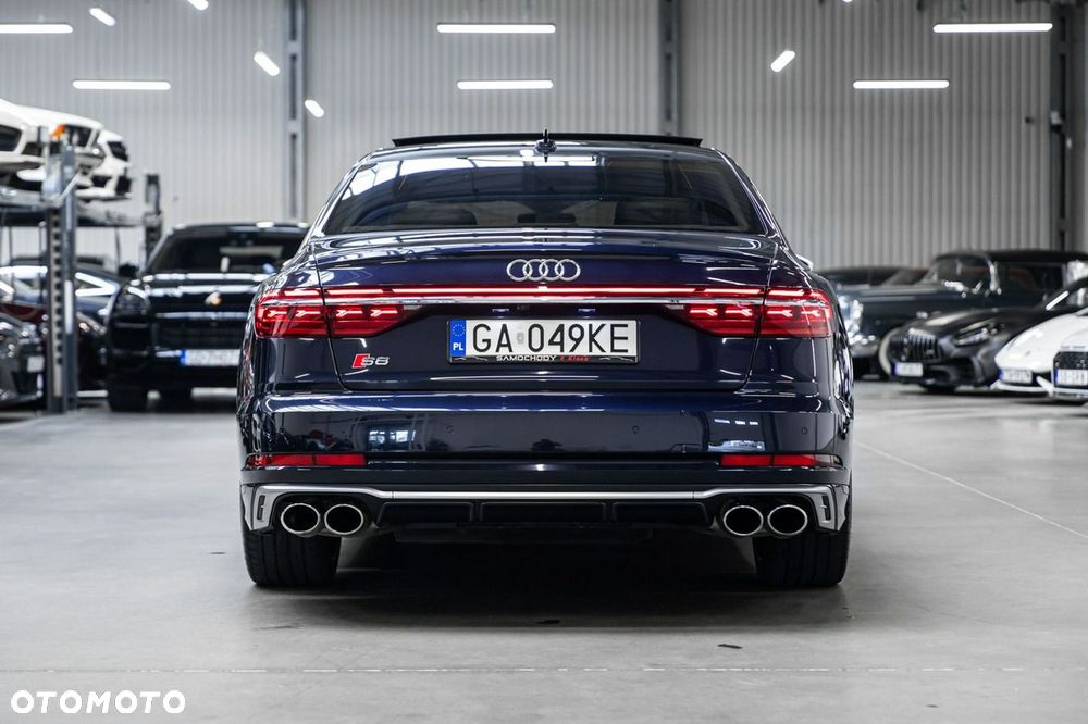 Audi S8 - 8