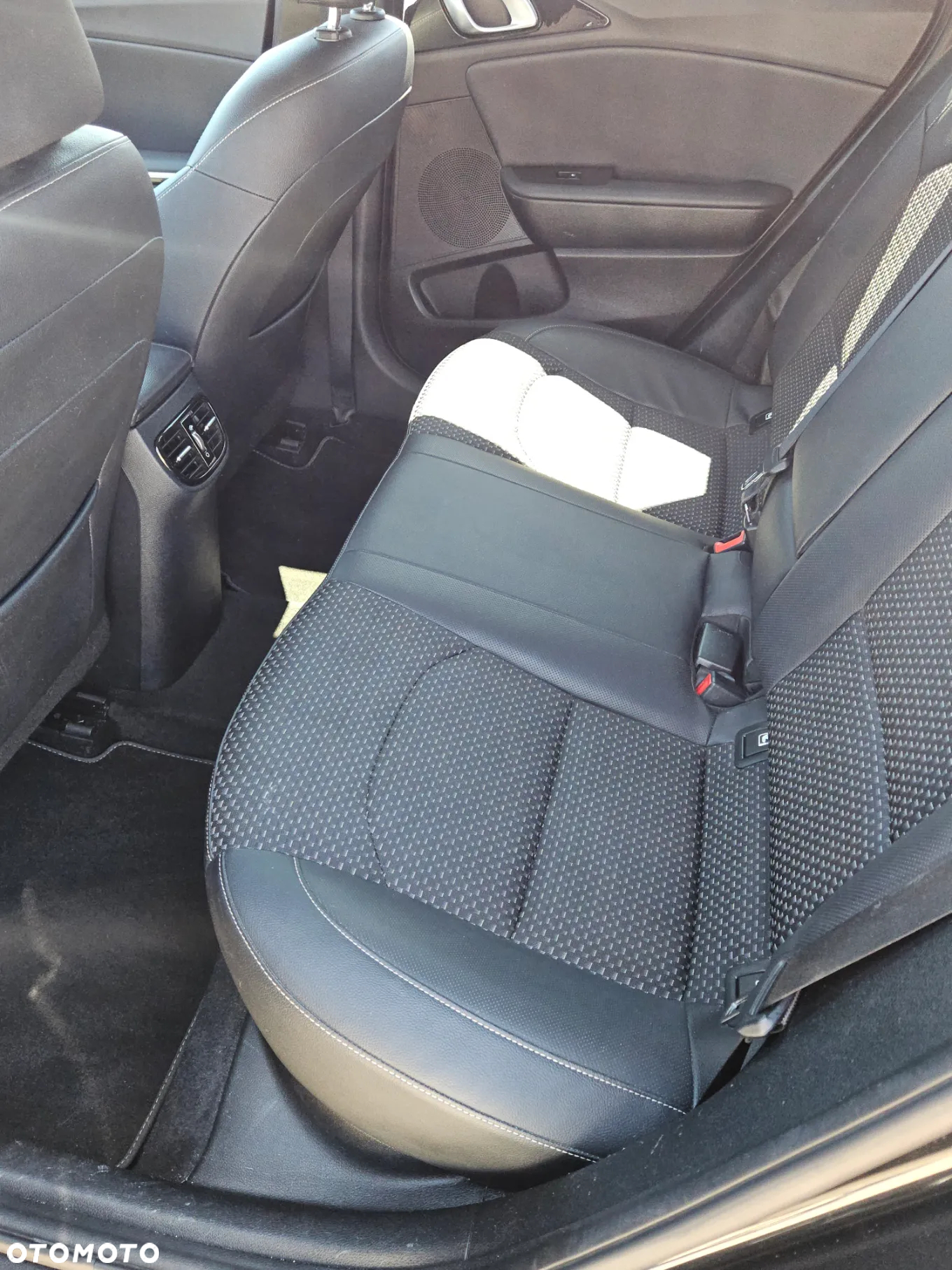 Kia Ceed - 16