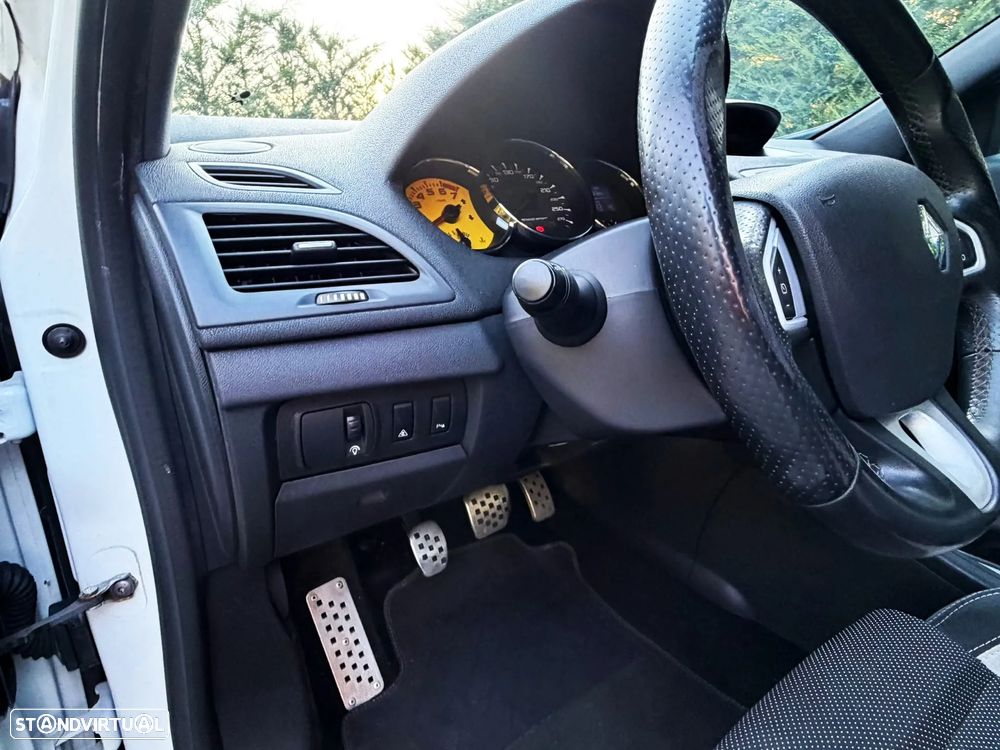 Renault Mégane 2.0 T 16V F1 Team R-26 - 16