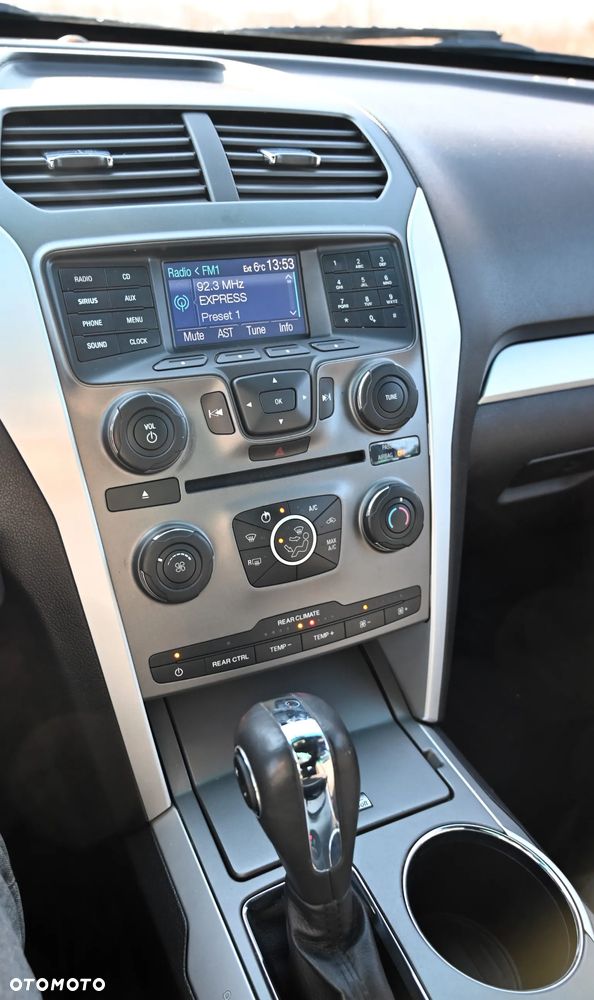 Ford Explorer - 27