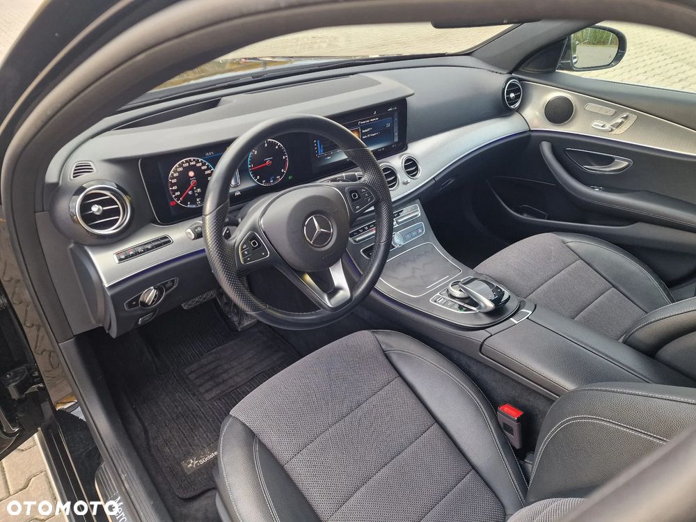 Mercedes-Benz Klasa E 220 d 4Matic 9G-TRONIC AMG Line - 10