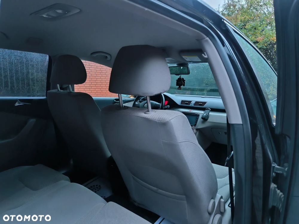 Volkswagen Passat - 25