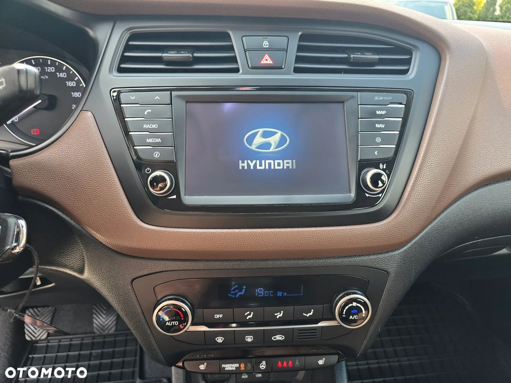 Hyundai i20 1.2 Fifa World Cup Edition - 33