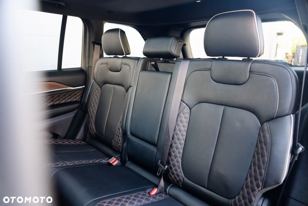 Jeep Grand Cherokee - 12