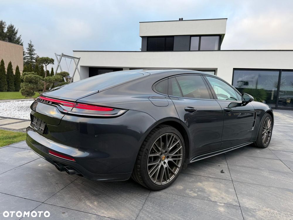 Porsche Panamera - 1