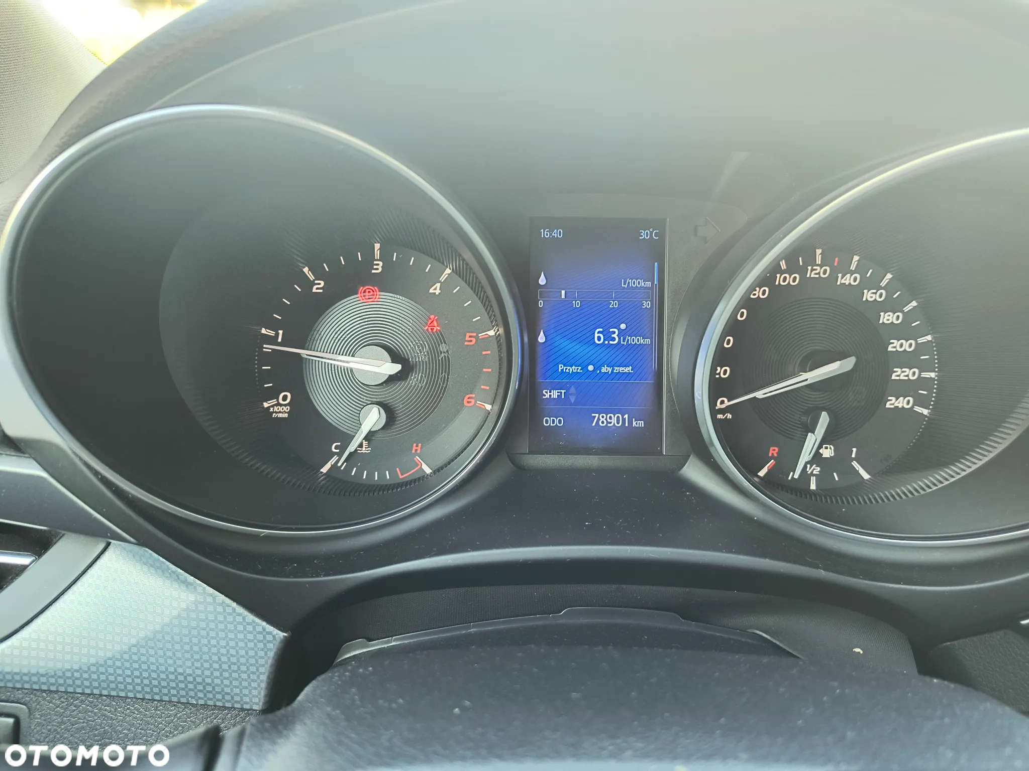 Toyota Avensis 2.0 D-4D Premium - 14