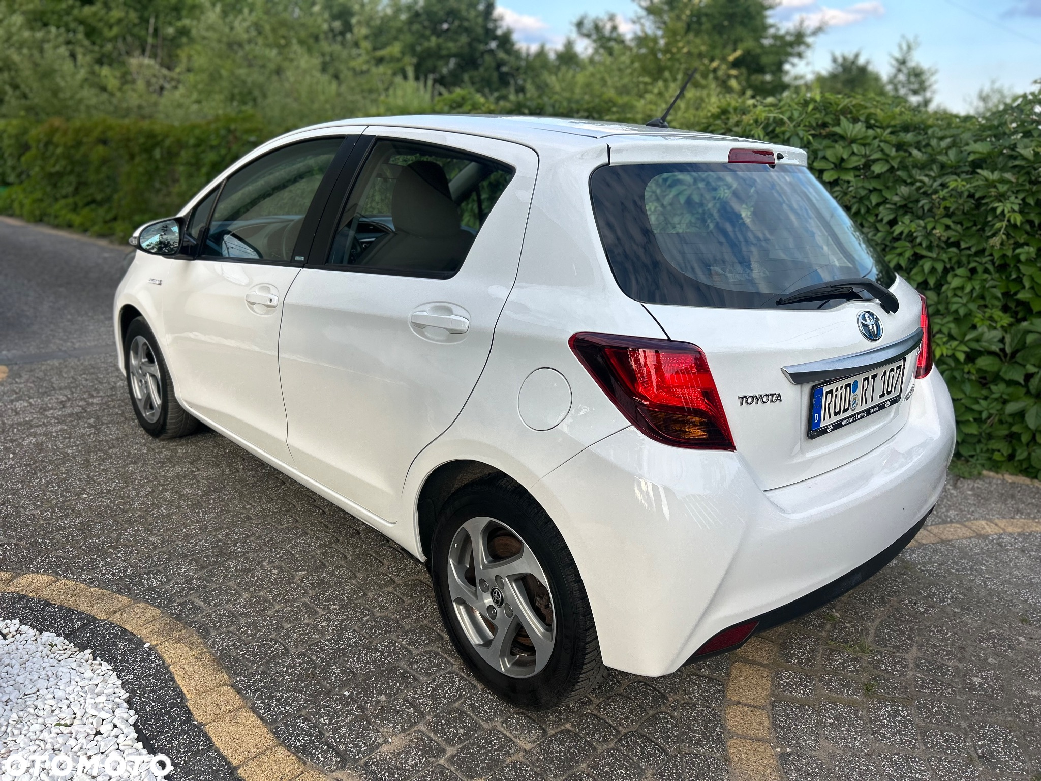 Toyota Yaris Hybrid 100 Premium - 12