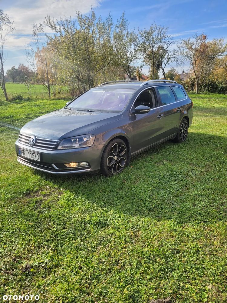 Volkswagen Passat - 1