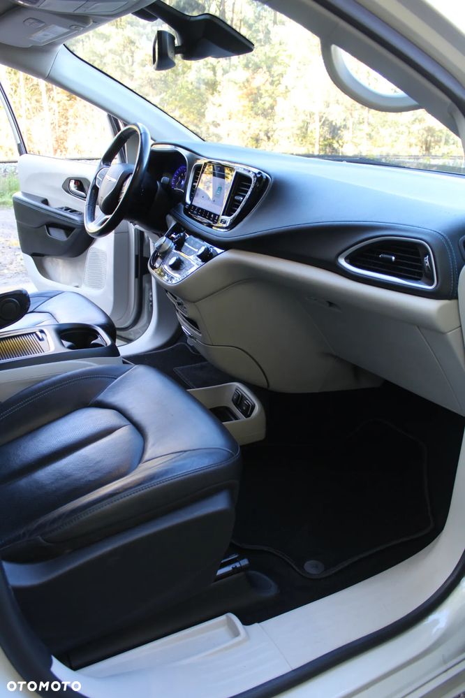 Chrysler Pacifica - 26