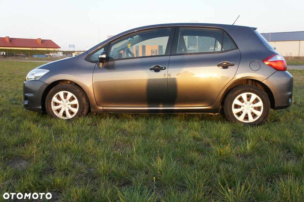 Toyota Auris 1.4 D-4D 2010 - 11