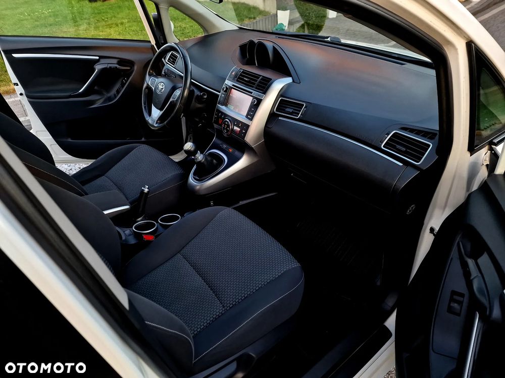 Toyota Verso 1.6 Premium - 12