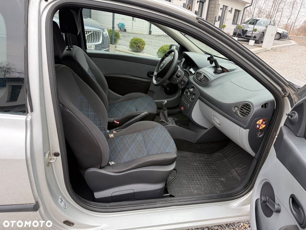 Renault Clio 1.4 16V Privilege - 8