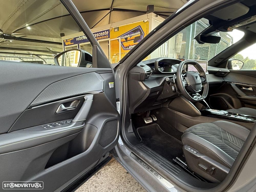 Peugeot 2008 1.2 PureTech GT EAT8 - 22
