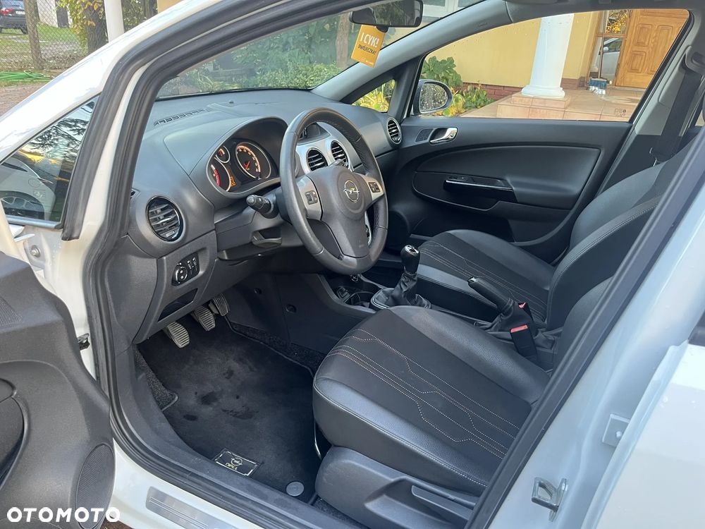 Opel Corsa 1.4 16V Edition 150 - 9