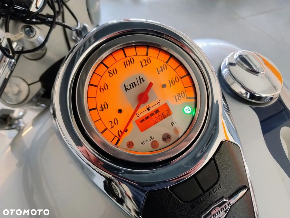 Suzuki VL 800 Volusia - 19