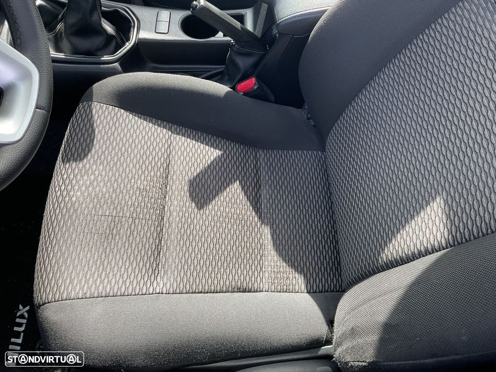 Toyota Hilux 2.4 D-4D CE - 22