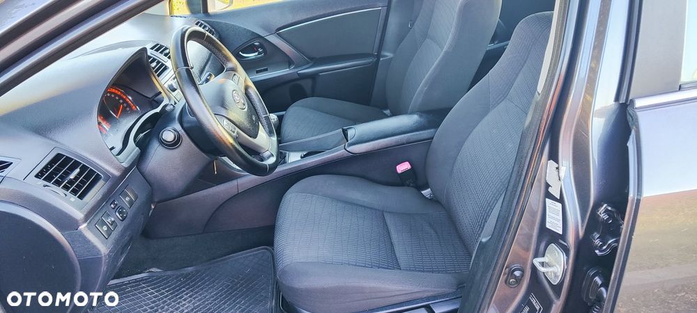 Toyota Avensis 2.0 D-4D - 32