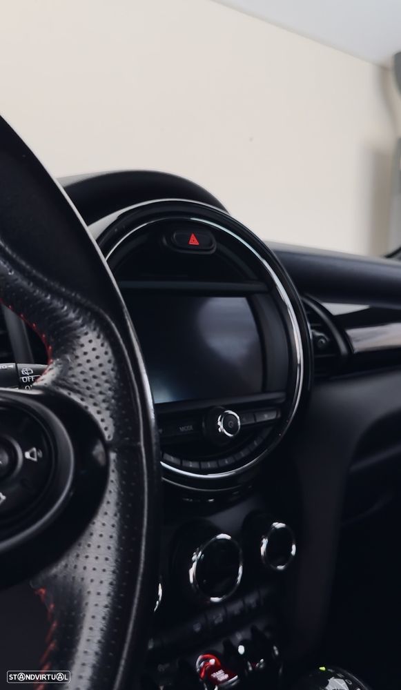 MINI 5 Portas Cooper D Auto - 4