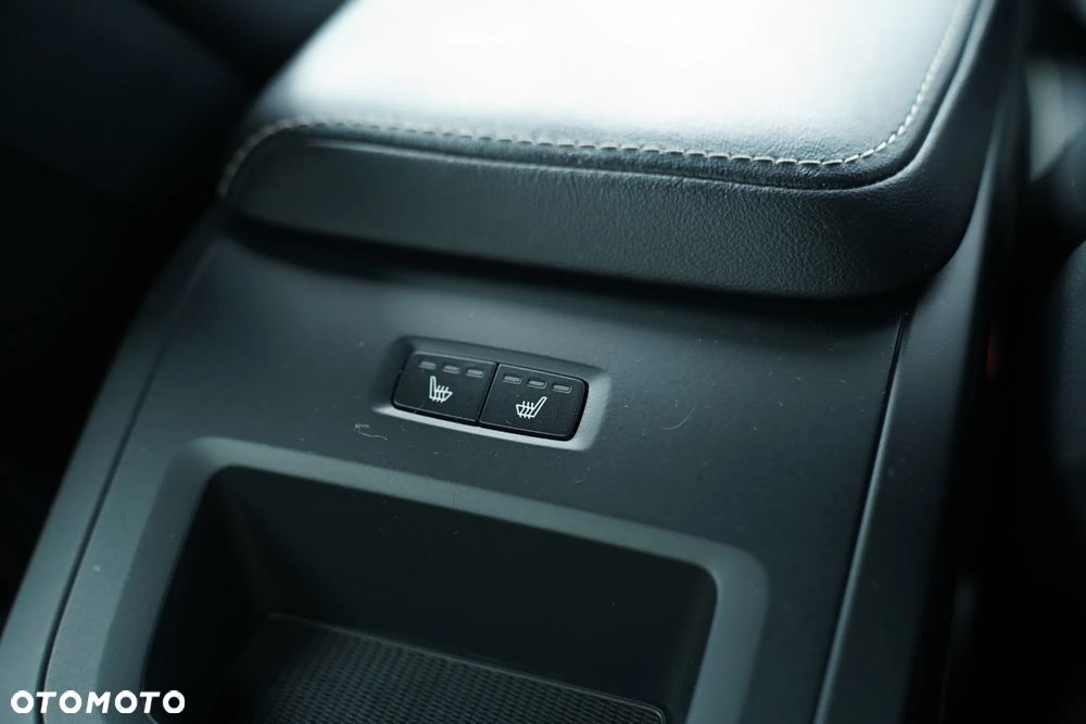 Volvo S60 T5 R-Design - 37