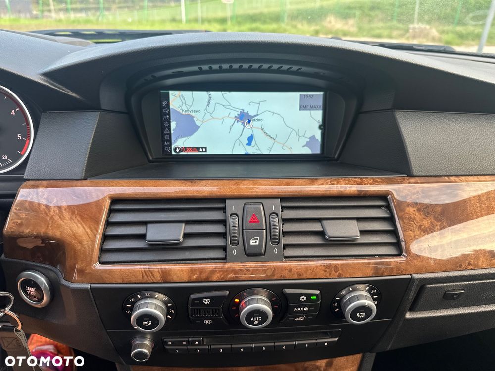 BMW Seria 5 520d - 23