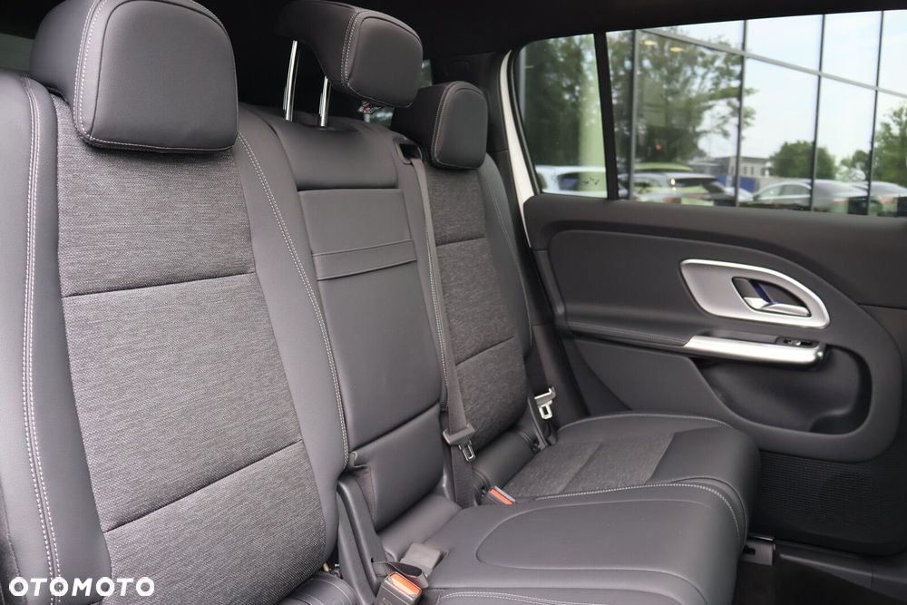 Mercedes-Benz GLB - 21