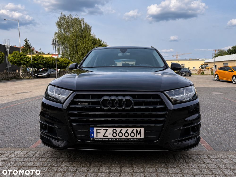 Audi Q7 - 1