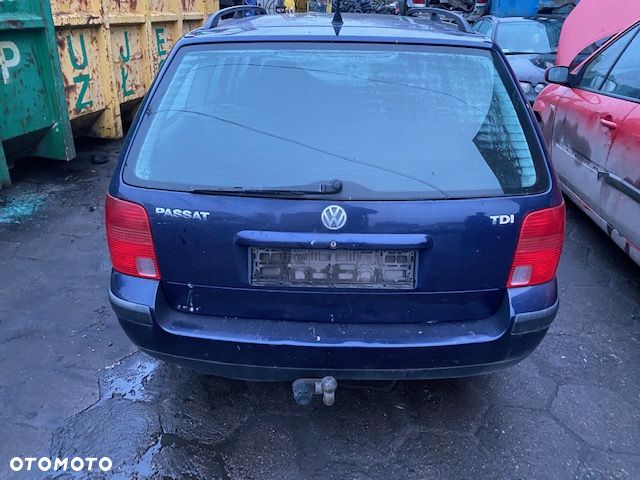 Passat B5 1.9 tdi AJM LB5N CZESCI klapa drzwi blotnik - 2