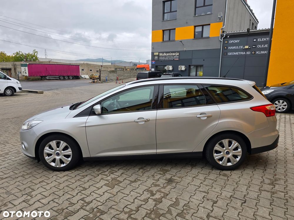 Ford Focus SW ver-1-0-ecoboost-start--stopp--system-trend - 4