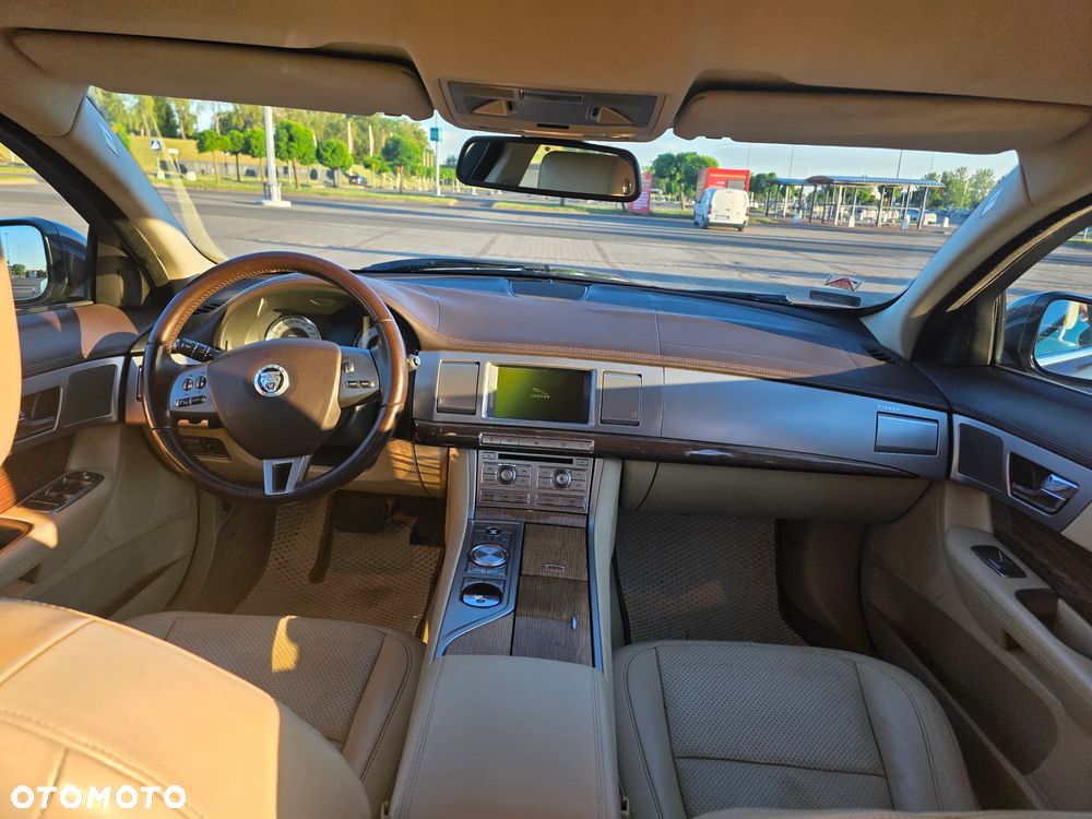 Jaguar XF 3.0 V6 D Premium Luxury - 30