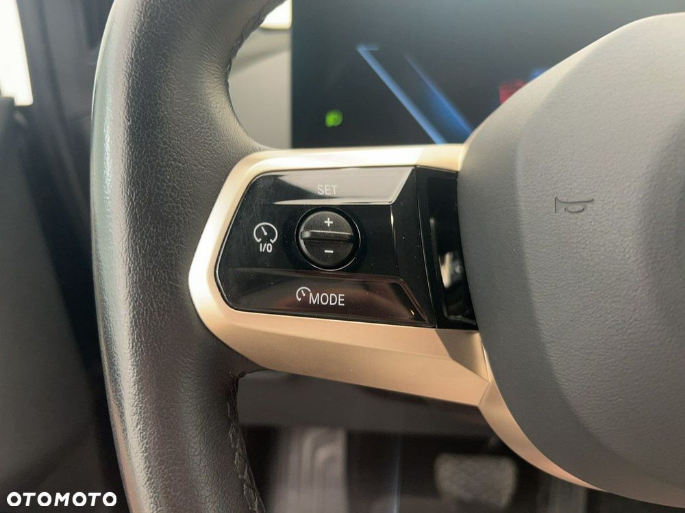 BMW iX - 22