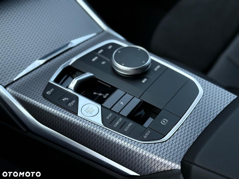 BMW Seria 3 320i M Sport - 17