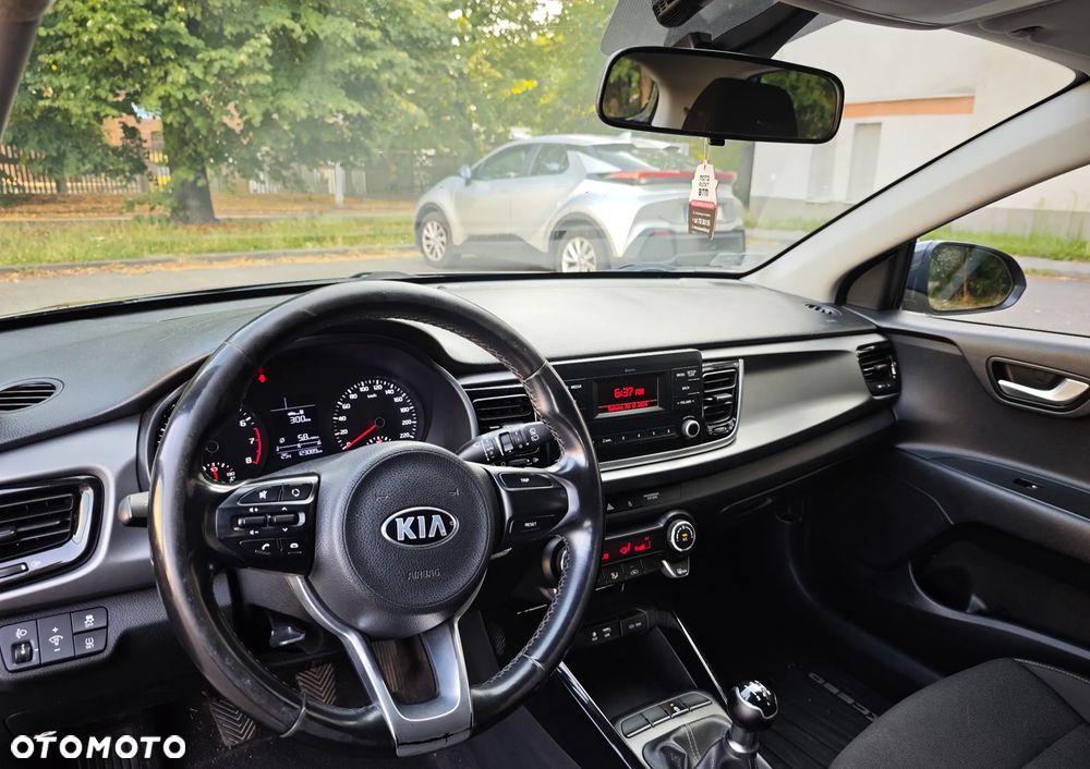 Kia Rio 1.2 L - 8