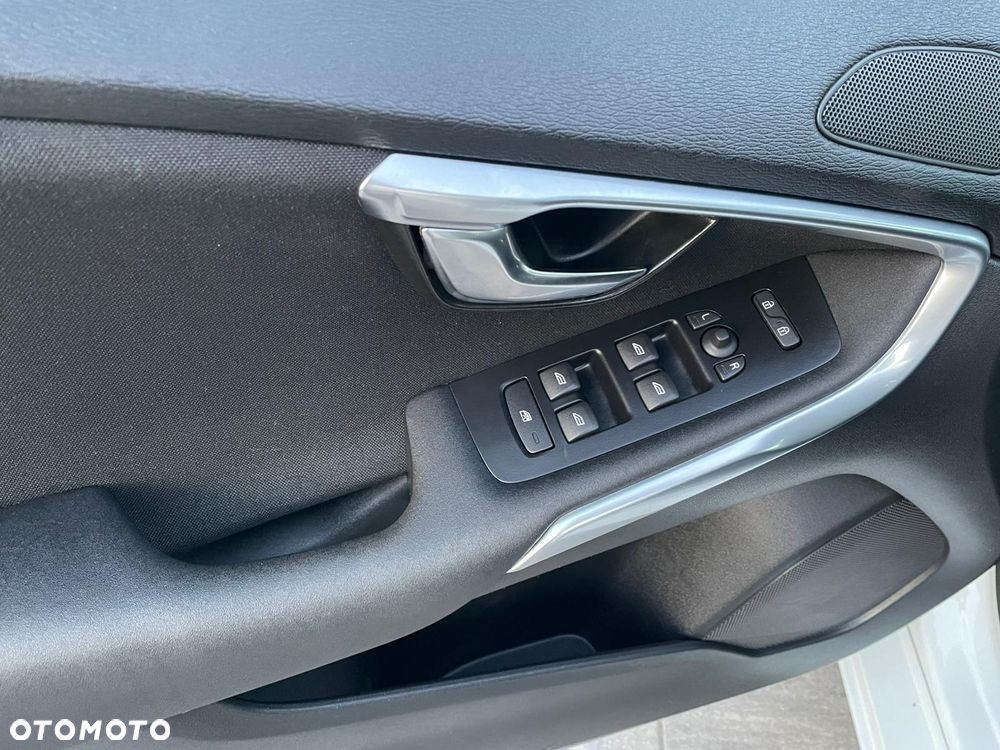 Volvo V40 D2 Summum - 16