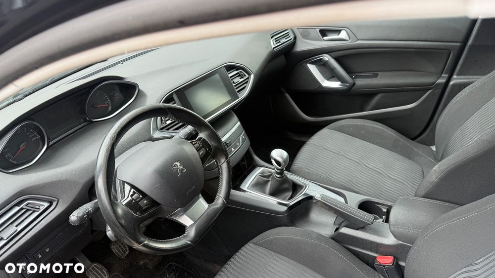 Peugeot 308 1.6 BlueHDi Allure S&S - 9