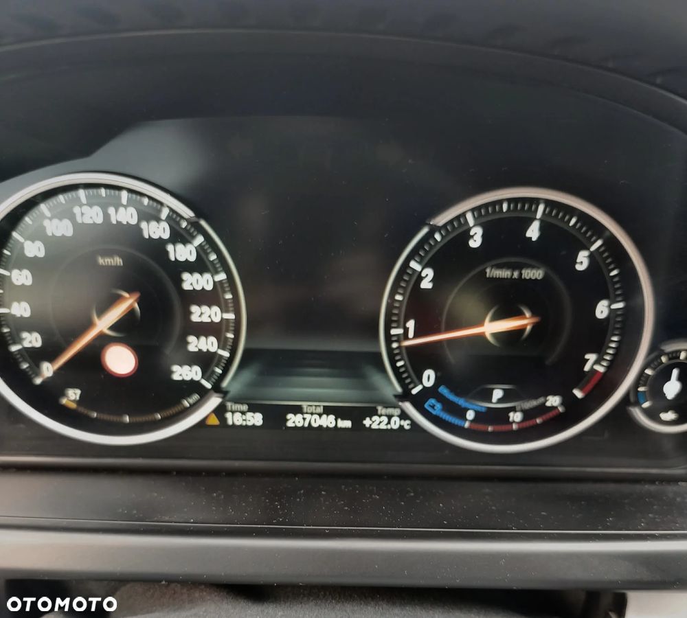 BMW Seria 6 650i - 8